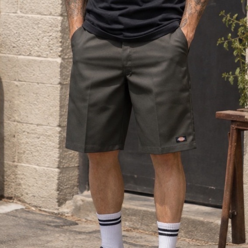 Dickies Mens Loose Fit Twill Work Shorts 13 Inseam Olive Green 42283 Size 32 NWT